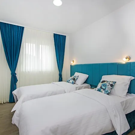 Stella Maris - Pool, Jacuzzy & Nearby Appartement *