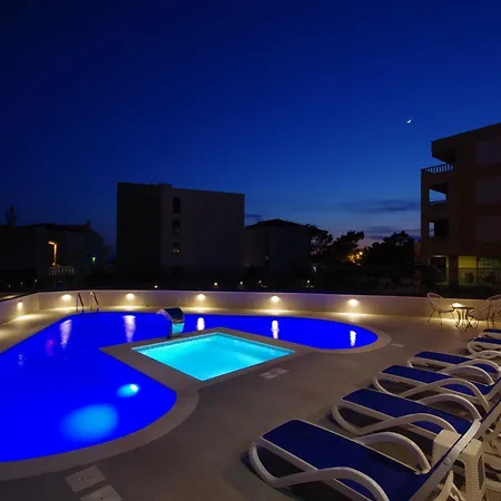 Stella Maris - Pool, Jacuzzy & Nearby