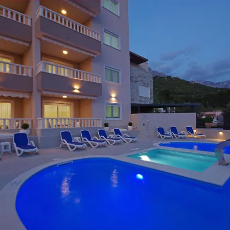 Stella Maris - Pool, Jacuzzy & Nearby Appartement