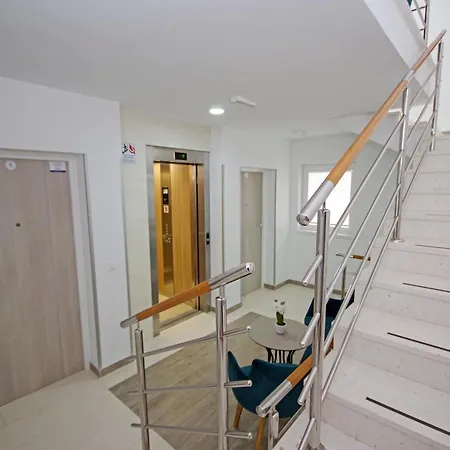 Stella Maris - Pool, Jacuzzy & Nearby Apartamento *